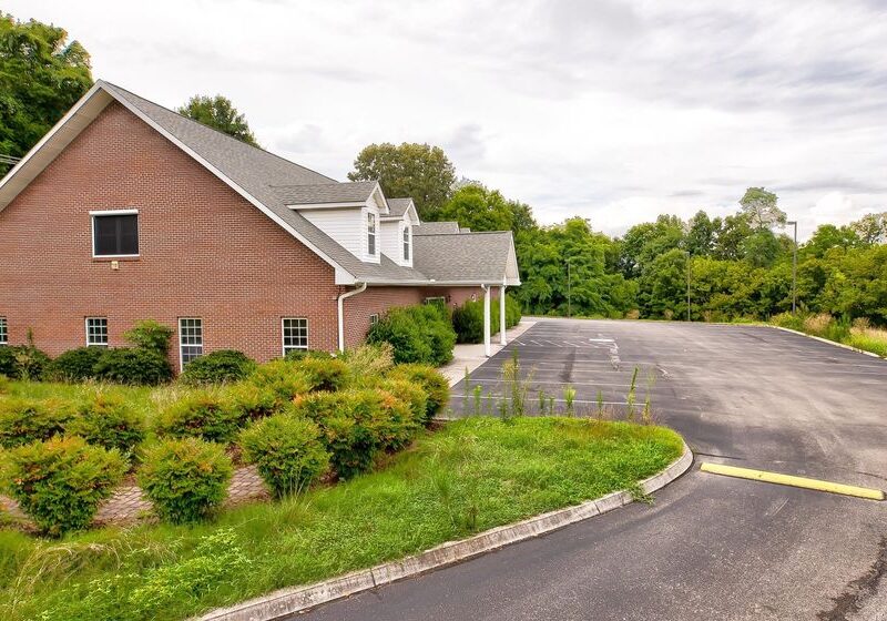 SOLD: 7,406 sf All-Brick Office Building in Lenoir City