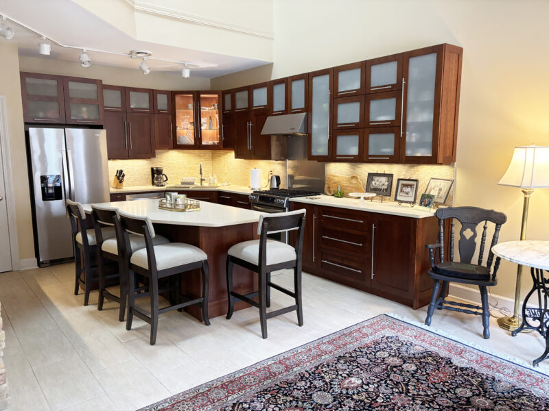 Stunning PUD Townhome in Prime Location Near West Town Mall & Rocky Hill