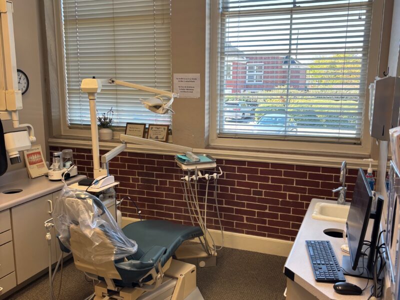 Turnkey Dental Office in West Knoxville – Fully Equipped & Furnished