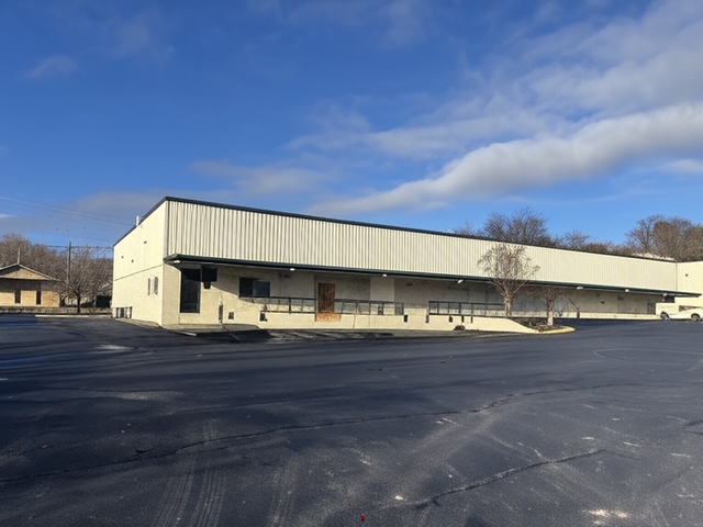 4,000 sf Warehouse / Office on Middlebrook Pike