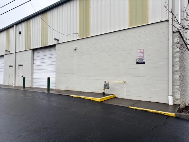 4,000 sf Warehouse / Office on Middlebrook Pike