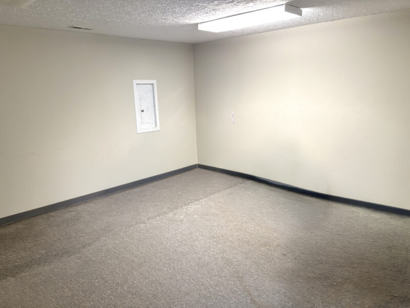 LEASED: 2,280 sf Warehouse / Office in Karns